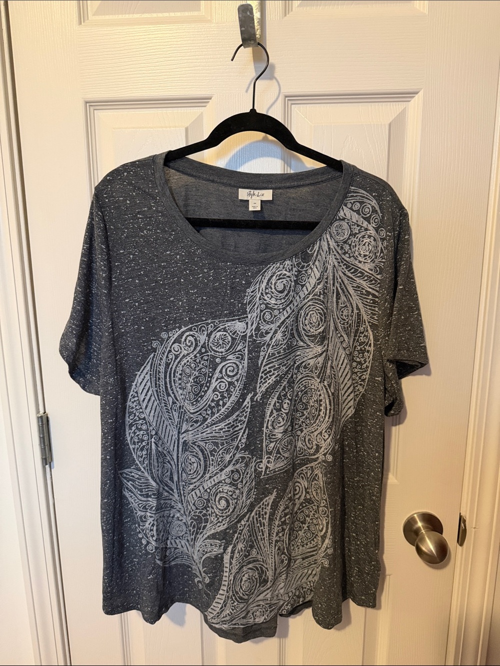 Style & Co. Gray Short Sleeve Tee with White Paisley Feather Print